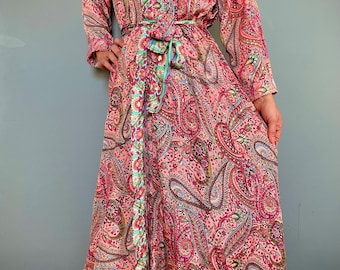 Robe kimono, robe de chambre en soie, robe de chambre en soie, robe de demoiselle d'honneur, kimono en soie, robe de mariée, kimono bohème, robe de chambre pour femme, rose chatoyant