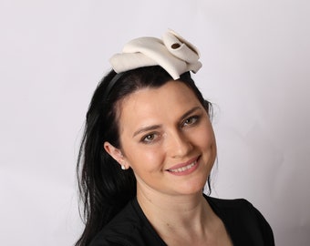 Ivory pillbox hat, Merino Ivory Wool Fascinator Hat  Bow Hat, Ivory Bridal Hat, Ivory Wool Fascinator Church Hat,  Ivory British Hat