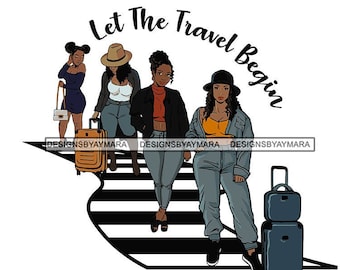 Puede incluir: Cuatro mujeres con atuendos diferentes caminan por una cebra con rayas blancas y negras. Llevan equipaje y el texto "Let The Travel Begin" está escrito en un círculo a su alrededor.