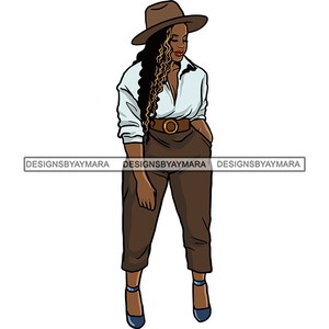 Puede incluir: Una mujer con un sombrero marrón, una camisa blanca abotonada, pantalones marrones y tacones azules. Tiene el pelo largo y castaño y mira hacia abajo.