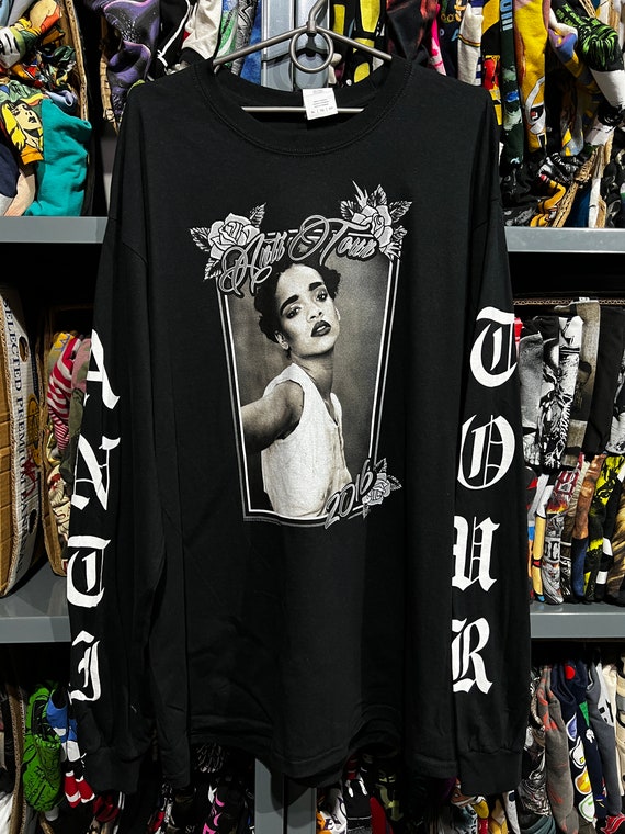 Rihanna ANTI World Tour Tee 2016 Long Sleeve Size XL New - Etsy