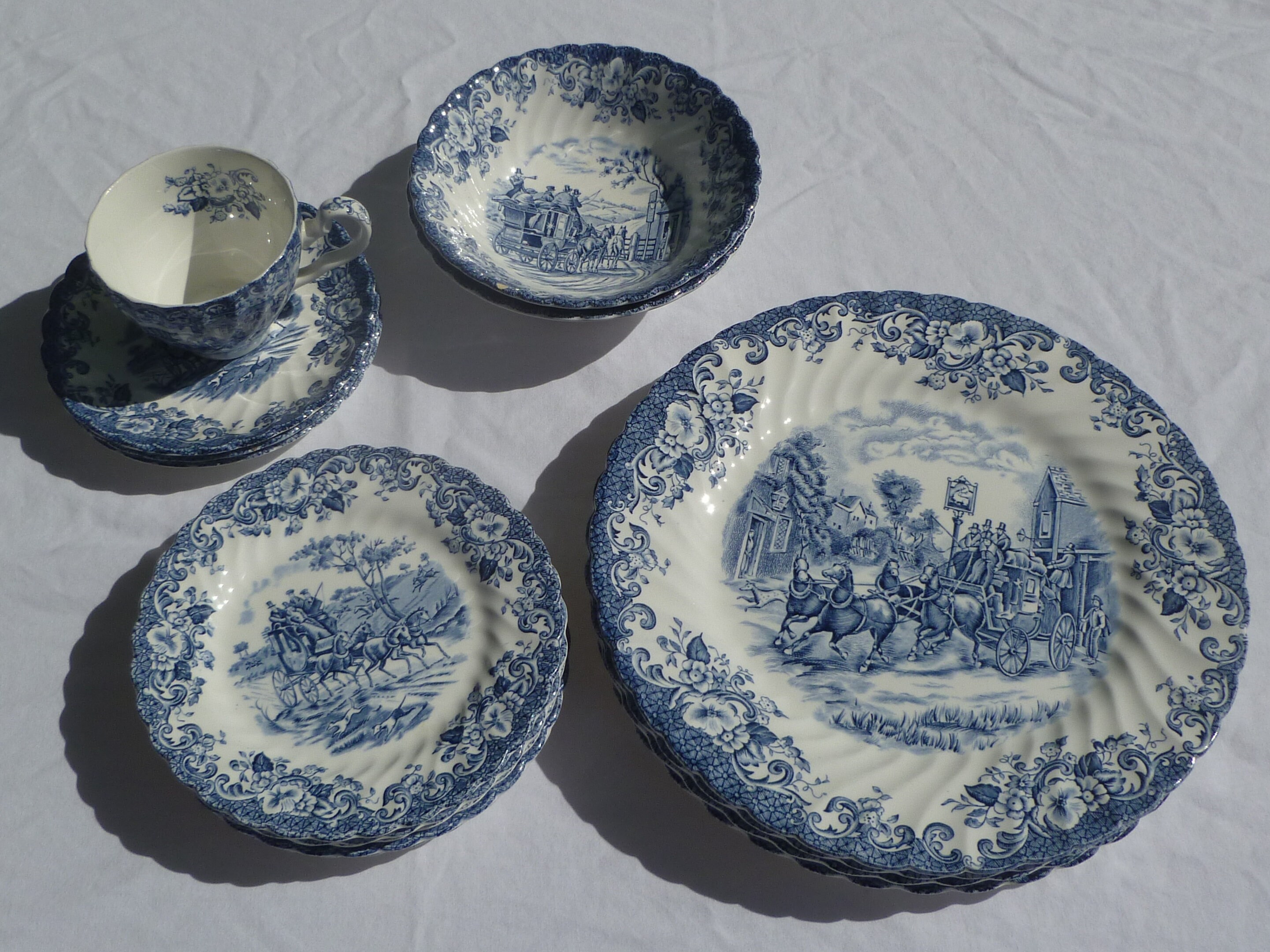 Vintage Johnson Brothers Blue Coaching Scenes Hunting Country