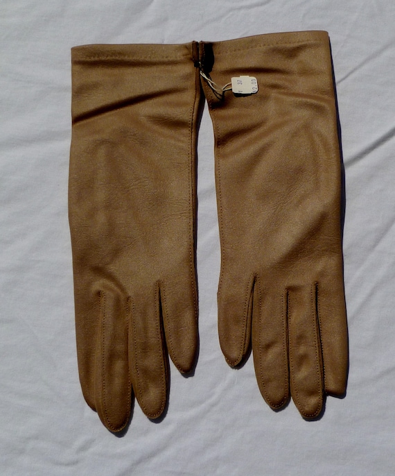 vintage van raalte ladies fawn colored gloves, new