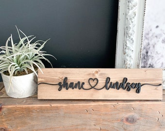 Letrero de madera personalizado con nombre de pareja / Regalo de aniversario con corazón 3D
