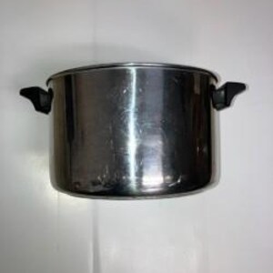 Vintage Revere Ware 6 Quart Tri-Ply Stainless Steel Disc Bottom Stock Pot.