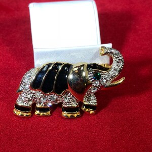 Vintage-Elephant-Brooch-Pin-Black-Gold-Silver-Rhinestones-Green-Jewelry-Accessories