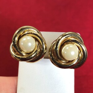 Vintage-Earrings-Studs-Gold-Faux Pearls-Jewelry-Accessories