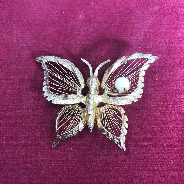 Vintage-Brooch-Pin-Butterfly-Faux Pearl-Brooks-Gold-Jewelry-Accessories