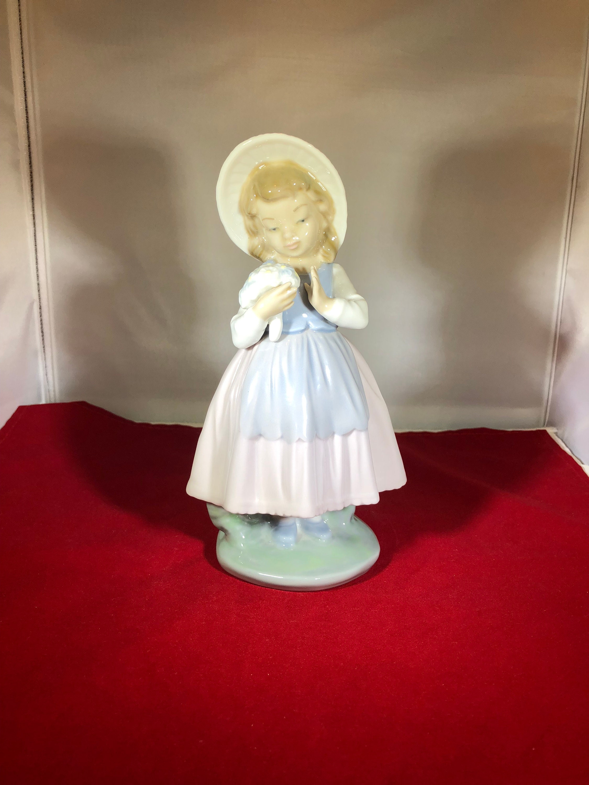Vintage-nao-lladro-spain-figurine-statue-girl-flowers-daisa-1982