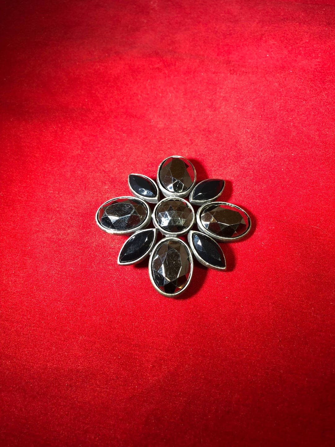 Broche Vintage Années 70 En Argent - Pièce Unique Ornementale - Design Rétro Et élégant