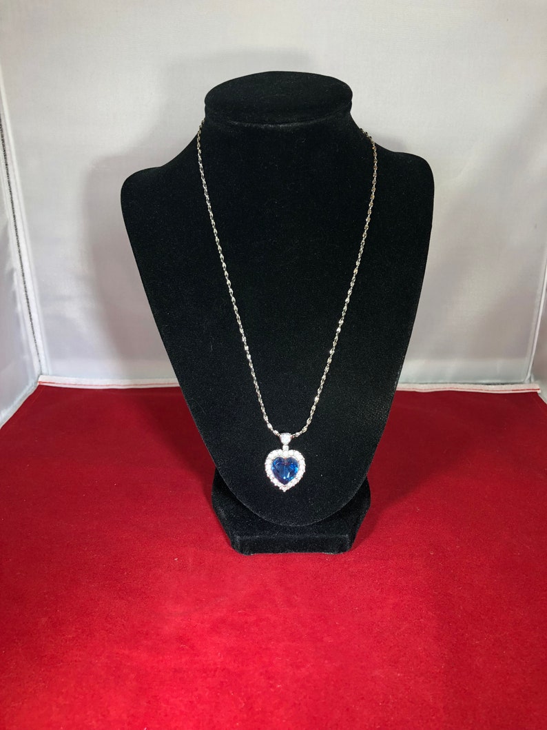 Vintage-Necklace-Heart-Rhinestones-Silver-Chain-Blue-Jewelry-Accessories