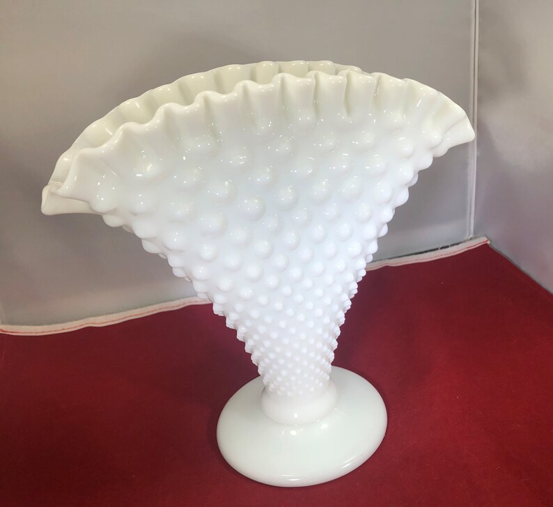 Vintagefentonwhitemilk Glasshobnailfanvasehome Decor Etsy