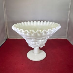 Vintage-Westmoreland-Candy Dish-Glass-White-Milk Glass-Home Decor-Pedestal-Grapes-Leaves
