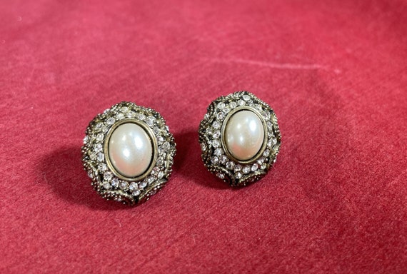 Vintage-White-Faux Pearl-Silver-Studs-Earrings-Je… - image 1