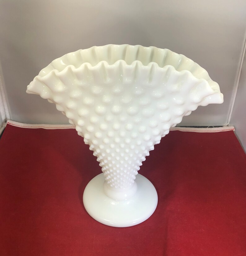 Vintagefentonwhitemilk Glasshobnailfanvasehome Decor Etsy