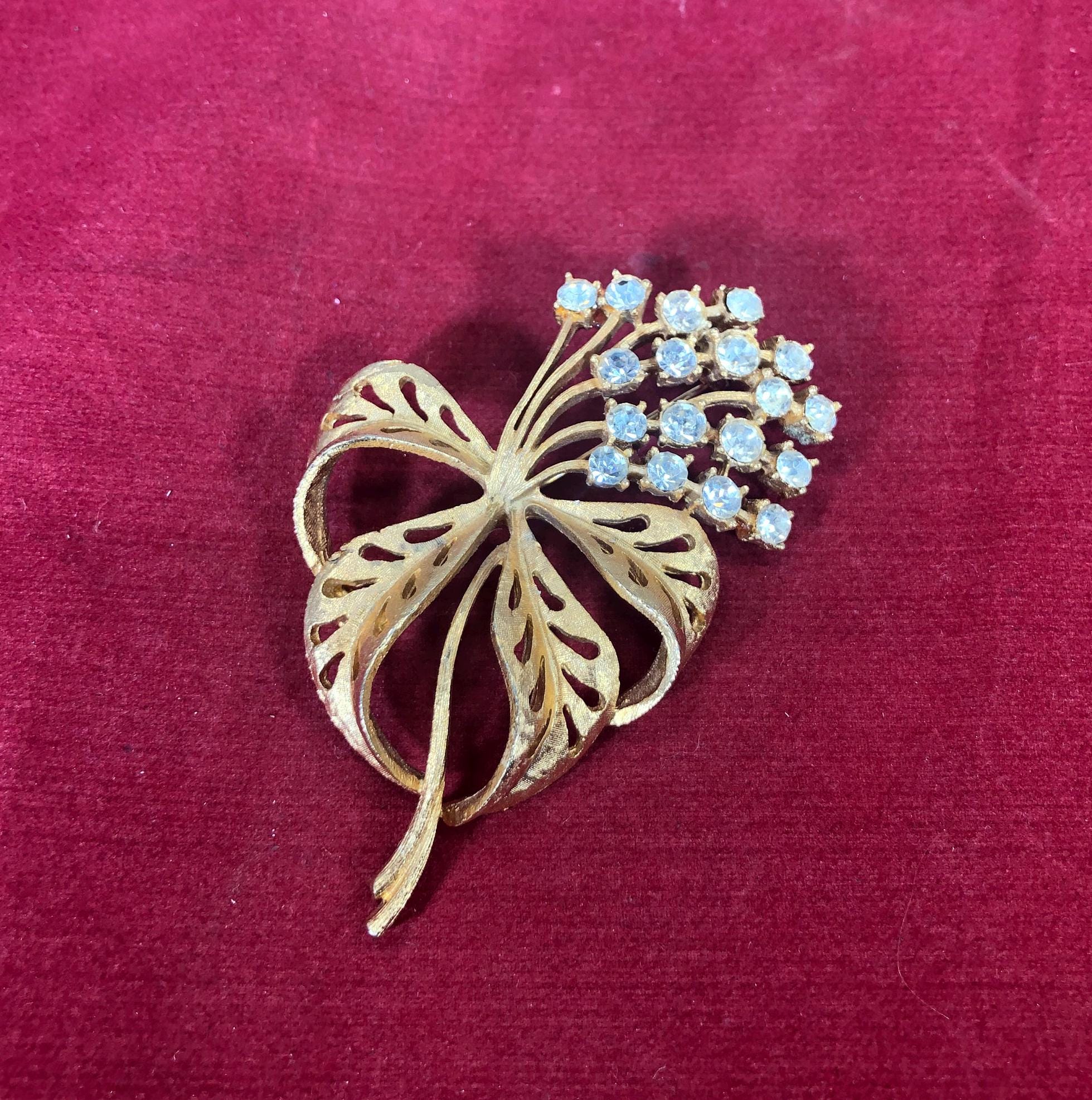 Vintage-brooch-cora-bouquet-rhinestones-gold-leaves-jewelry