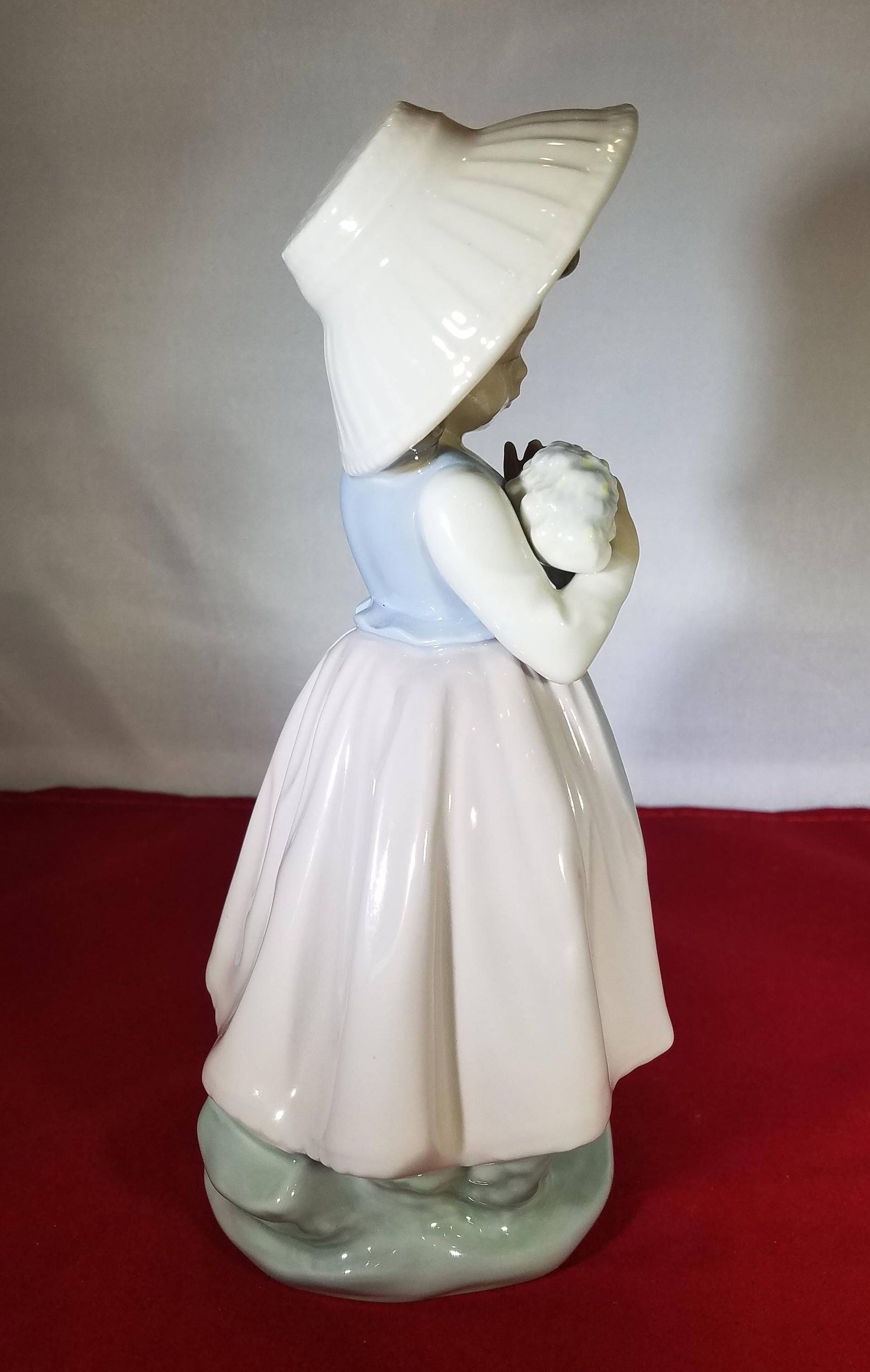 Vintage-nao-lladro-spain-figurine-statue-girl-flowers-daisa-1982