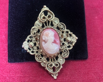 Vintage-Brooch-Cameo-Lady-Pink-Gold-Jewelry-Accessories