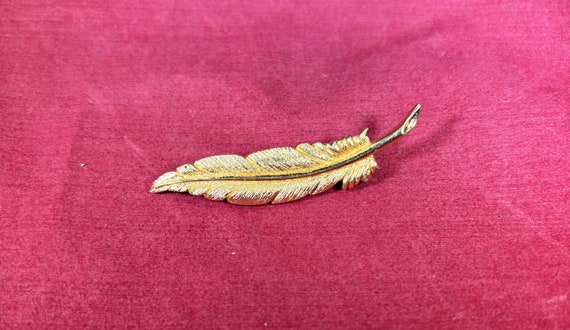 Vintage-Brooch-Pin-Monet-Gold-Feather-Jewelry-Acc… - image 2