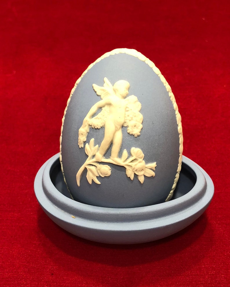 Vintage-Wedgwood-Blue-White-Jasperware-Egg-Trinket Dish-Lid-England-Home Decor-Angel-Cherub