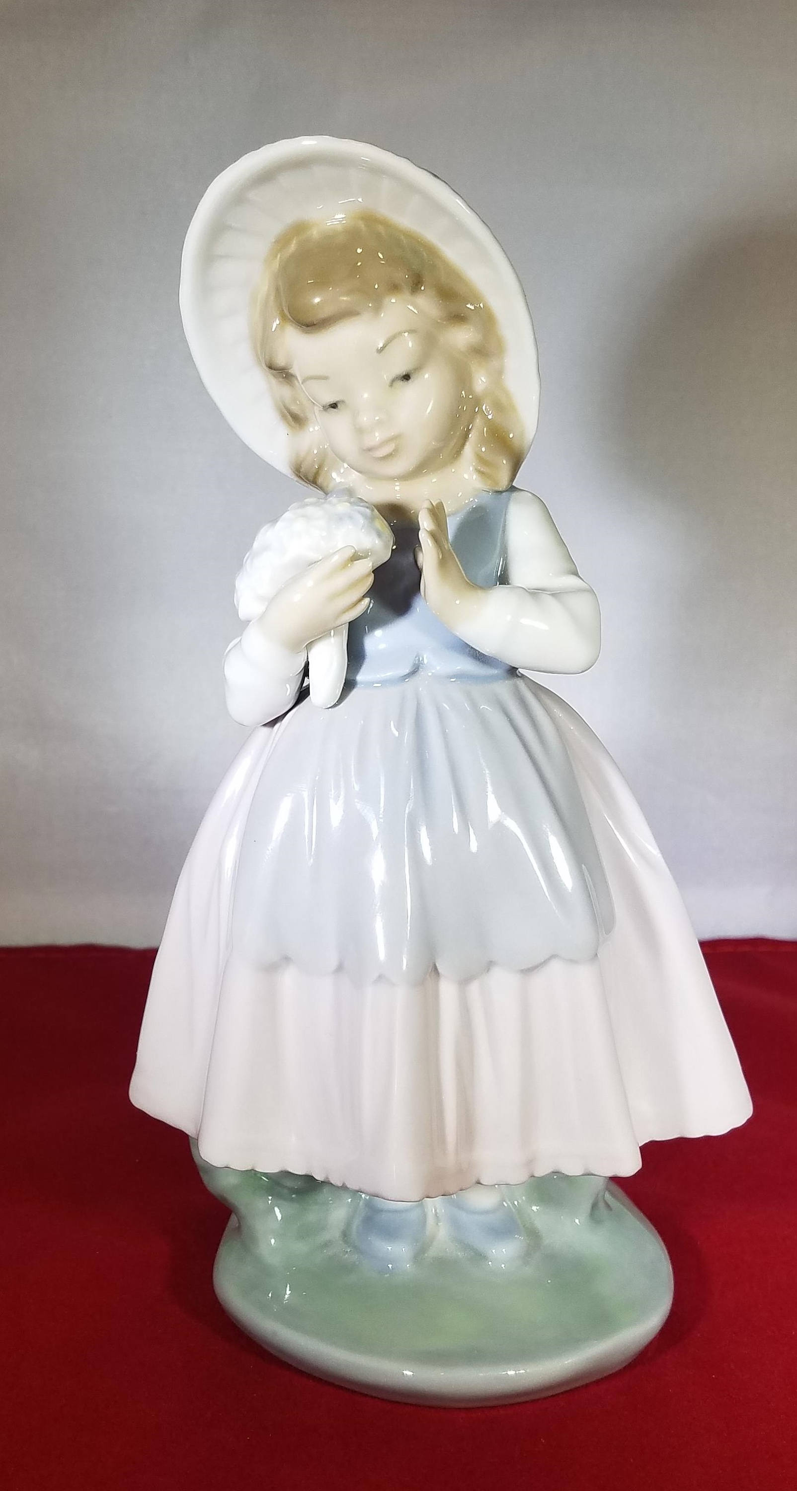 Vintage-nao-lladro-spain-figurine-statue-girl-flowers-daisa-1982