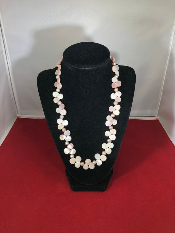 Vintage-Necklace-Pink-Pearls-Silver-Opalescent-Pea