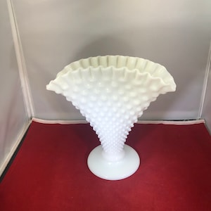 Vintage-Fenton-White-Milk Glass-Hobnail-Fan-Vase-Home Decor