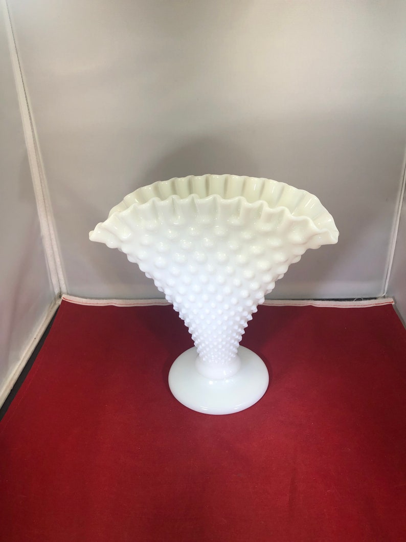 Vintagefentonwhitemilk Glasshobnailfanvasehome Decor Etsy