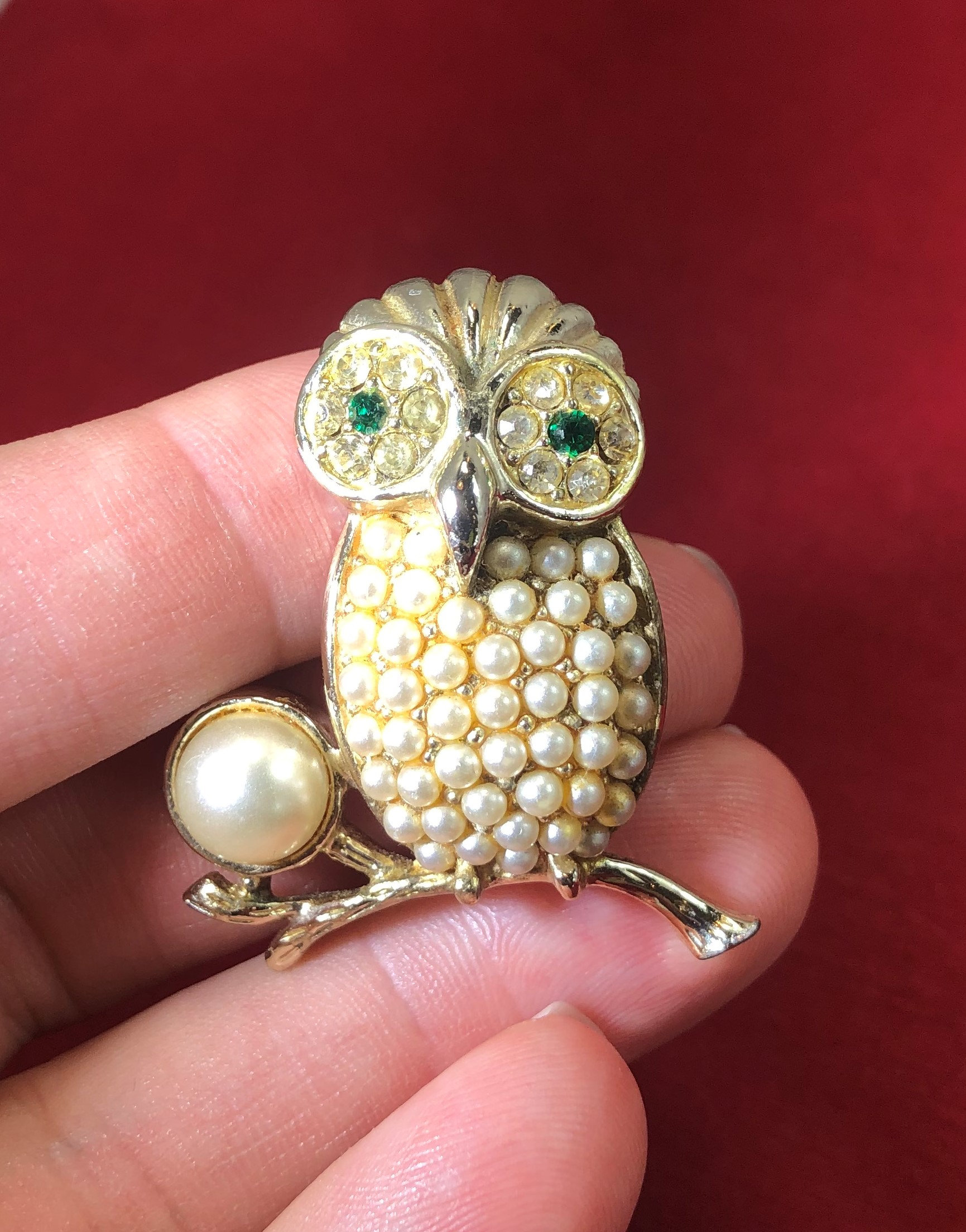 Vintage-Brooch-Pin-Owl-Faux Pearls-Green-Sarah Coventry-Gold-Jewelry-Accessories