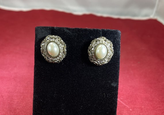 Vintage-White-Faux Pearl-Silver-Studs-Earrings-Je… - image 4