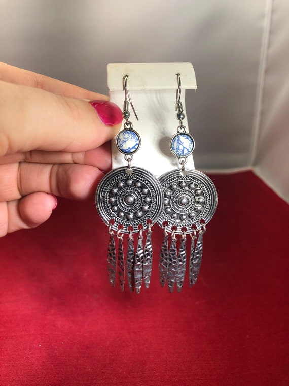 Vintage-Earrings-Dangle-Silver-Circle-Blue-White-J