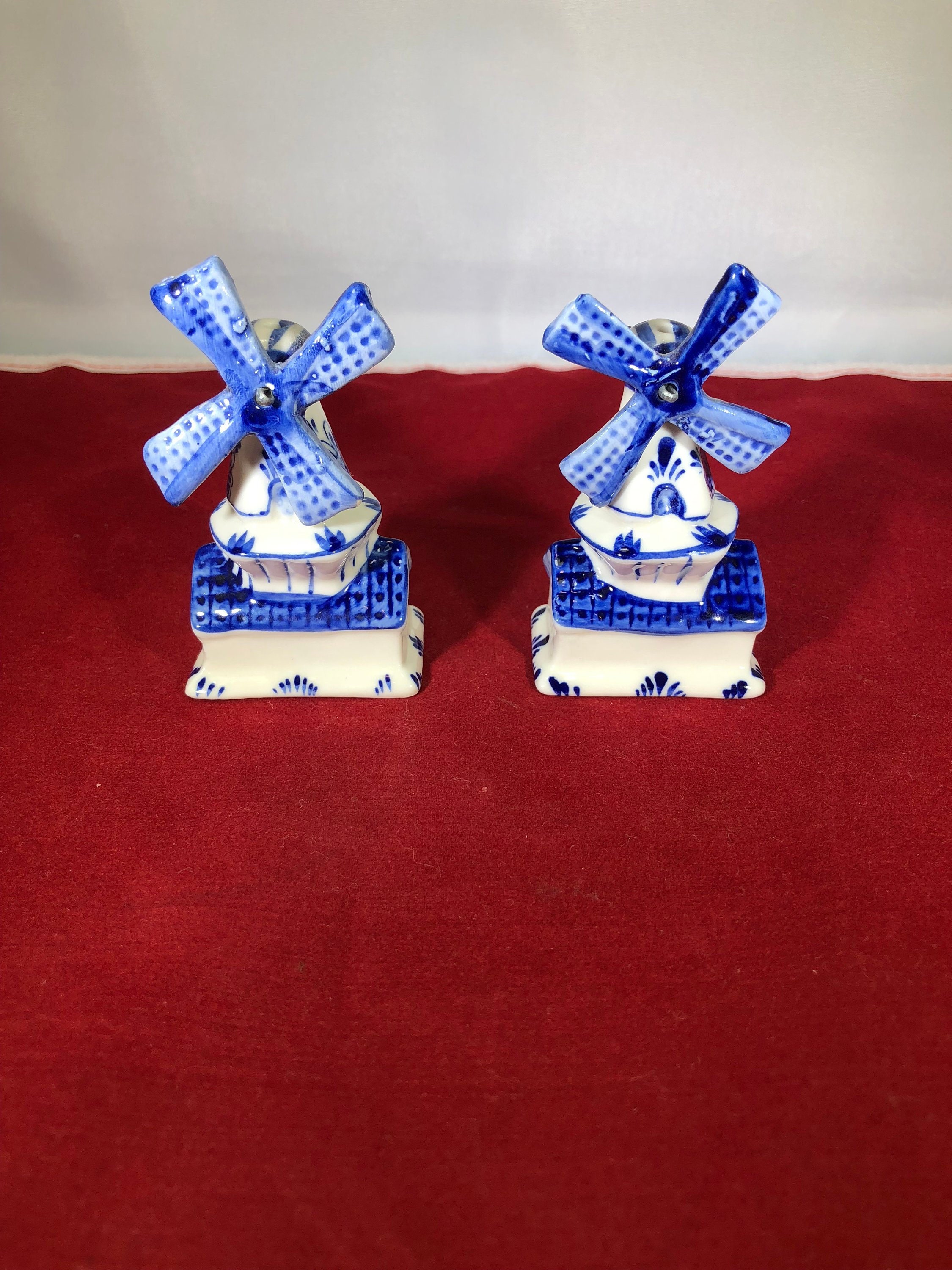 Vintagesaltpeppershakersbluewhitewindmillceramicservin Etsy