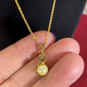 Vintage-Necklace-Gold-Faux Pearl-Clear Rhinestone-Premier Design-White-Chain-Jewelry-Accessories