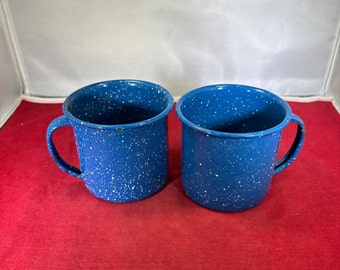 Vintage-2-Tassen-Blau-Emailleware-Primitive-Wohnkultur