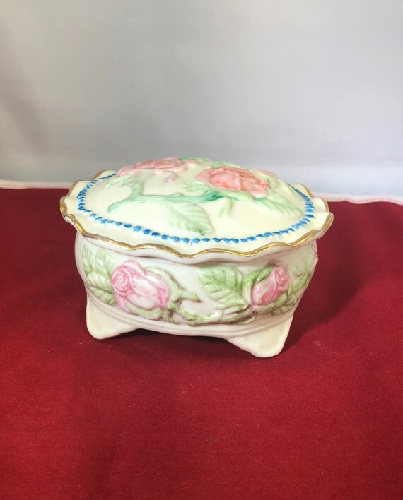 Ceramic Small Footed Round Dish With Bee And Flower Design