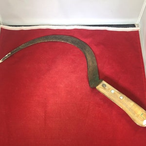VINTAGE HAY KNIFE Scythe Sickle 36 Long Wooden Handle Saw