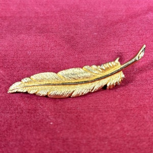 Vintage-Brooch-Pin-Monet-Gold-Feather-Jewelry-Accessories