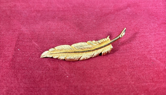 Vintage-Brooch-Pin-Monet-Gold-Feather-Jewelry-Acc… - image 1