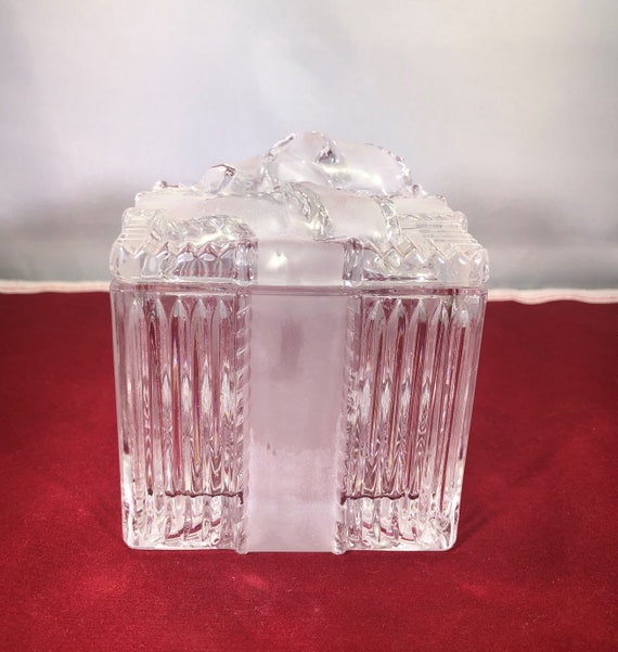 Vintage-Trinket Dish-Clear-Glass-Frosted-Lid-Ribb… - image 3