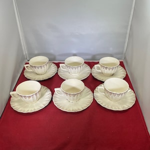 Vintage-Set of 6-Teacups-Saucers-22 Karat Gold-Flowers-Serving Ware