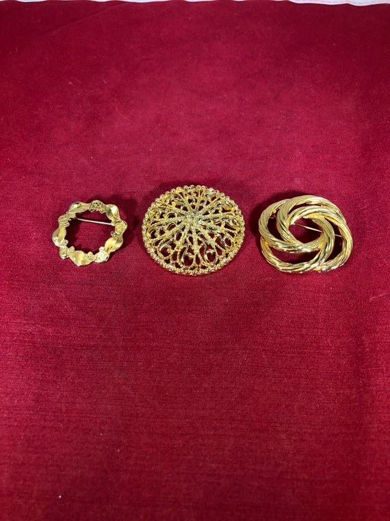 Vintage-3-Brooches-Gold-Monet-Swirls-Circle-Leaf-W