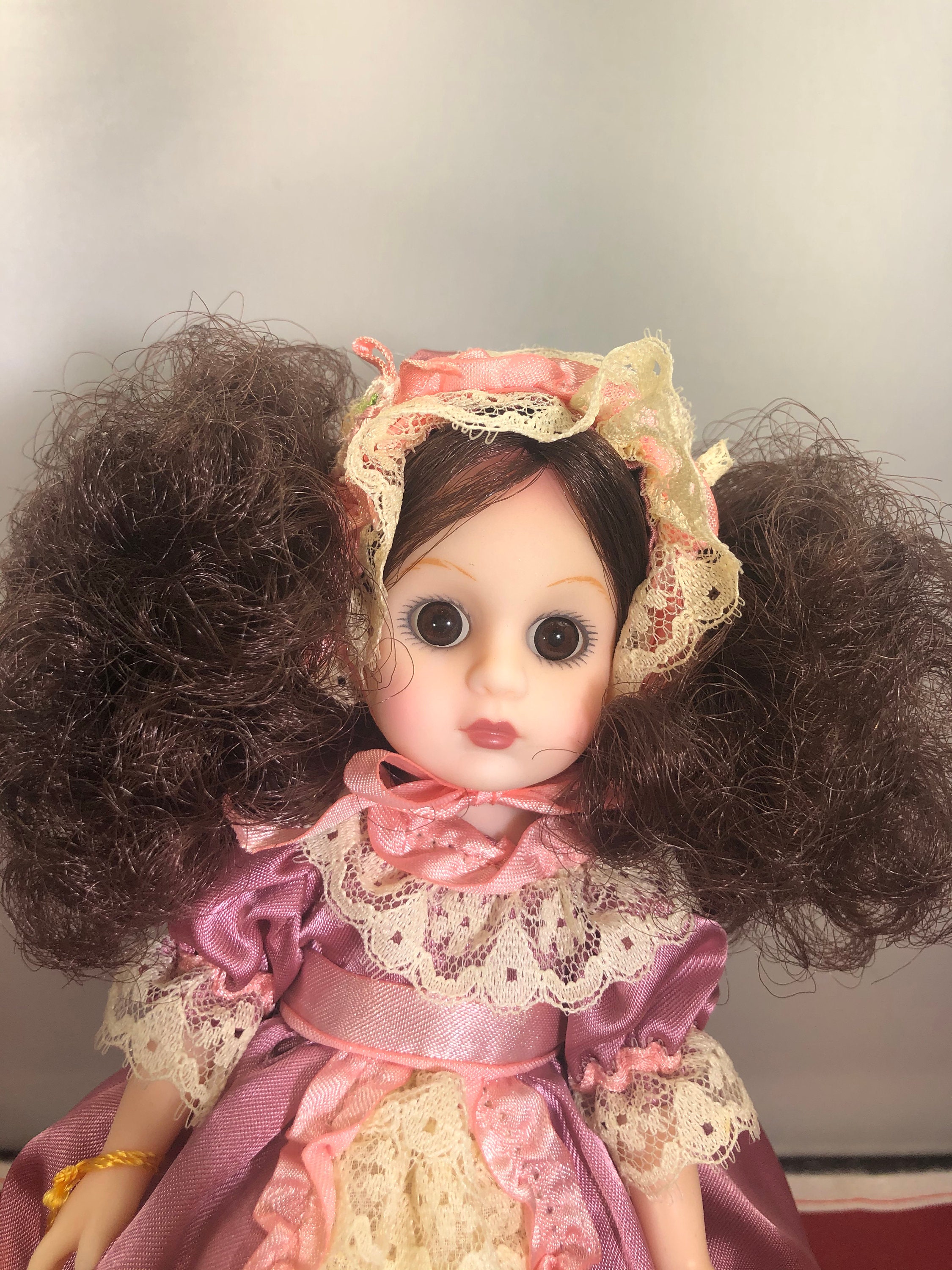 Vintage-doll-princess Crown-world Doll-girl-pink-white