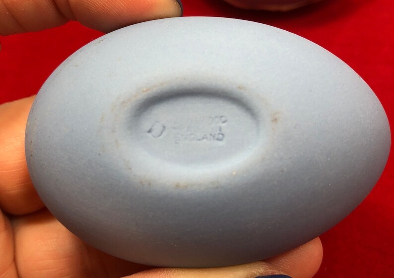 Vintage-Wedgwood-Blue-White-Jasperware-Egg-Trinket Dish-Lid-England-Home Decor-Angel-Cherub