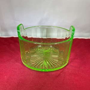 Vintage-Vaseline-Yellow-Green-Bowl-Dish-Handles-Starburst-Serving Ware-Home Decor