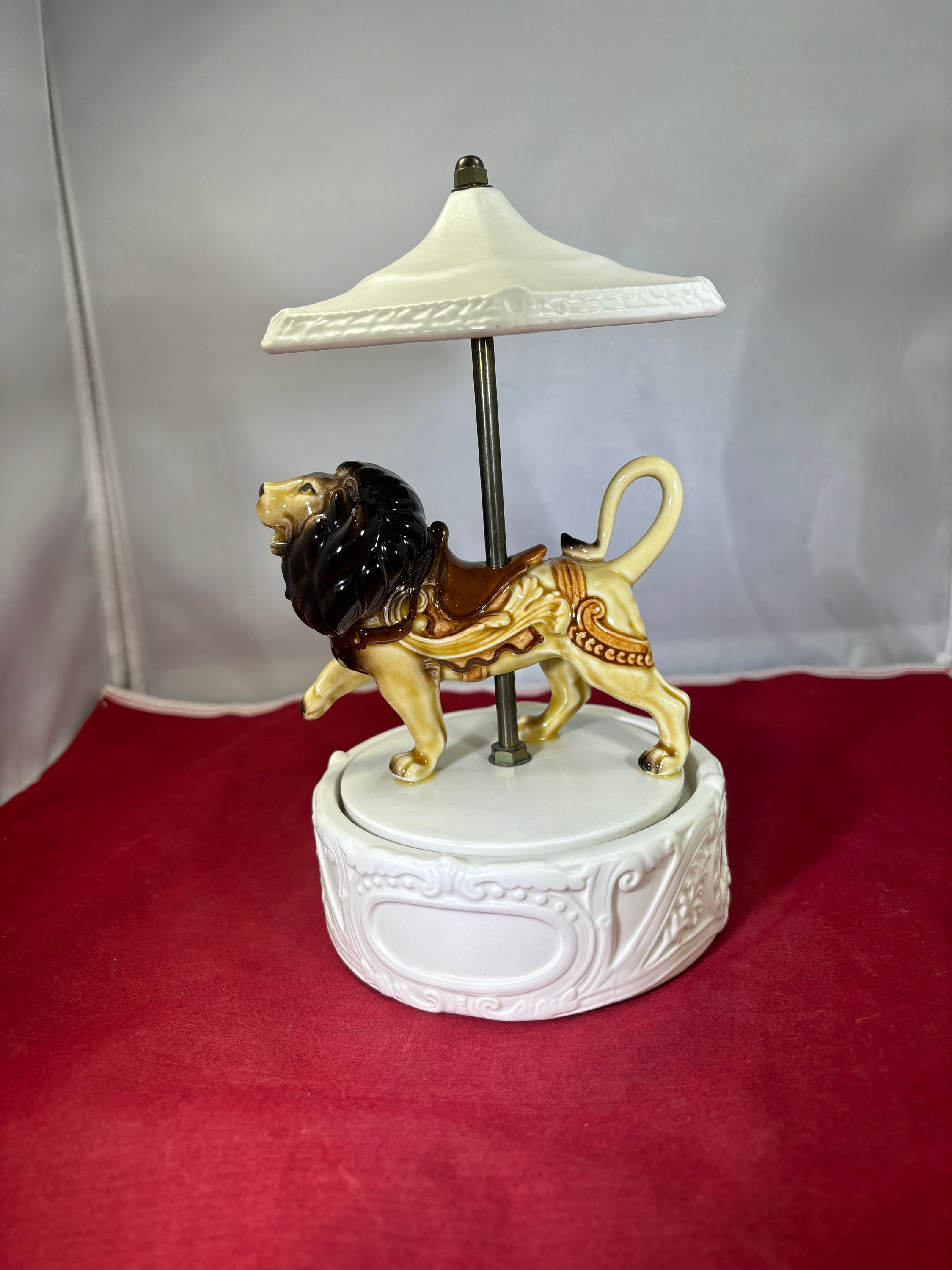 Vintage-music Box Dander-lion-quon Quon-japan-carousel-home Decor