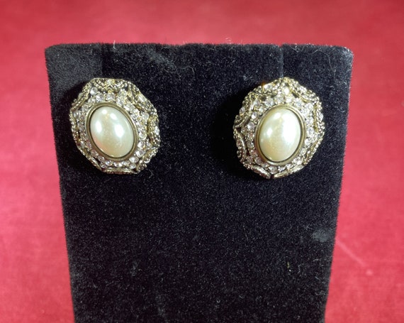 Vintage-White-Faux Pearl-Silver-Studs-Earrings-Je… - image 6