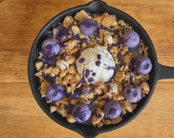 Huckleberry Harvest Skillet Candle