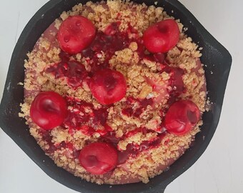 8 oz Cherry Cobbler Iron Skillet Candle