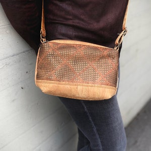 Cork shoulder bag &#39;PALMEIRA coffee&#39; - #cork #handbag #kork #handtasche #vegan #nachhaltig #shoulder #bag #Natur #nature #wood
