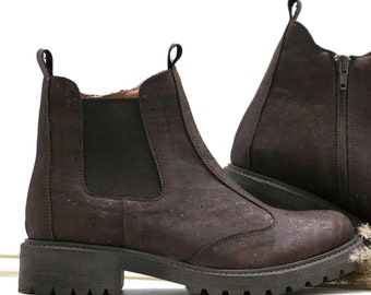 Kork Stiefeletten "CORA dark"  - #cork #boots #kork #stiefel #vegan #nachhaltig #umweltfreundlich #Natur #nature #wood #schuhe #vegan